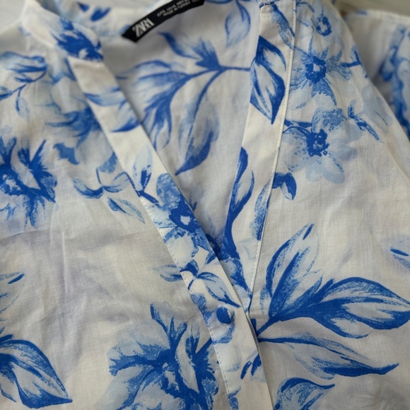 Zara Printed Cotton Blouse White with Blue Flowers, size Large - Picture 6 of 11